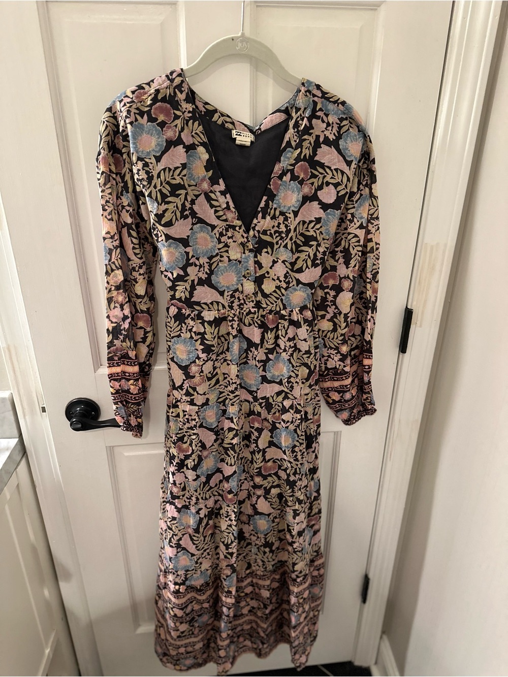 Billabong Black Floral V-Neck Long Sleeve Midi Dress